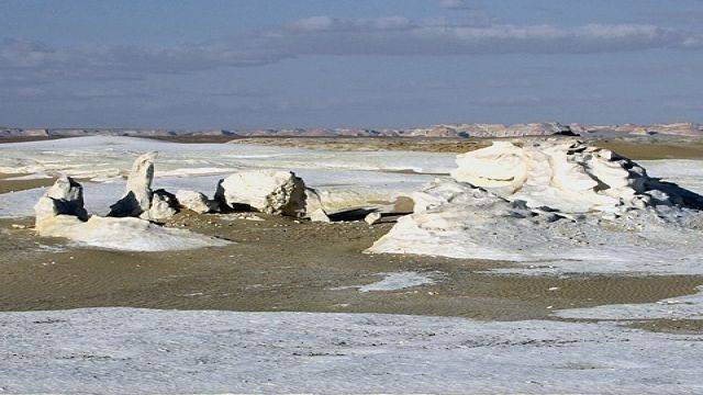 3 days trip White desert and wadi el Hitan from Cairo — photo 8